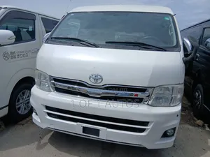 Toyota HiAce 2018 White