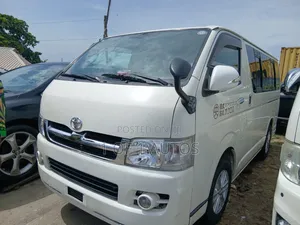 Toyota HiAce 2013 White