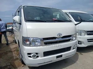 Toyota HiAce 2013 White