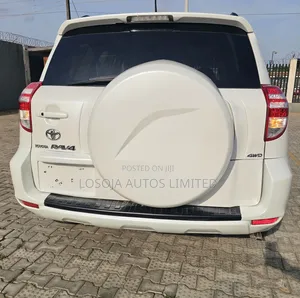 Toyota RAV4 2.5 Limited 2010 White