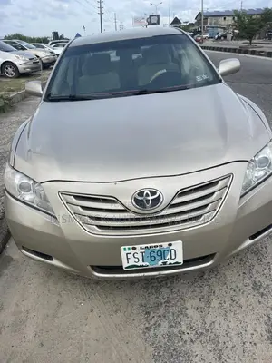 Toyota Camry LE 4dr Sedan (2.4L 4cyl 5A) 2009 Gold