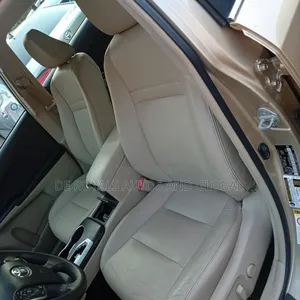 Toyota Camry L 4dr Sedan (2.5L 4cyl 6A) 2014 Gold