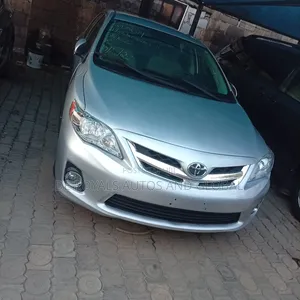 Toyota Corolla L 4-Speed Automatic 2013 Silver