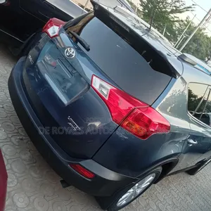 Toyota RAV4 XLE 4dr SUV (2.5L 4cyl 6A) 2015 Gray