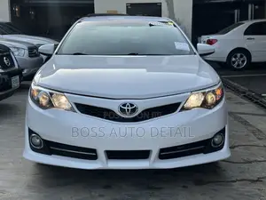 Toyota Camry SE 4dr Sedan (2.5L 4cyl 6A) 2014 White