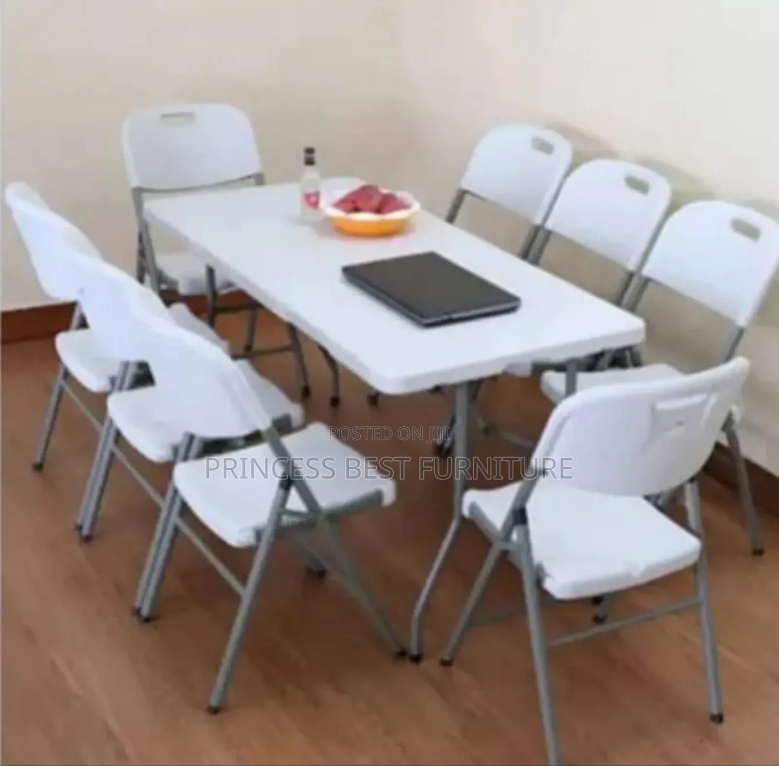 Table of 6 Chairs