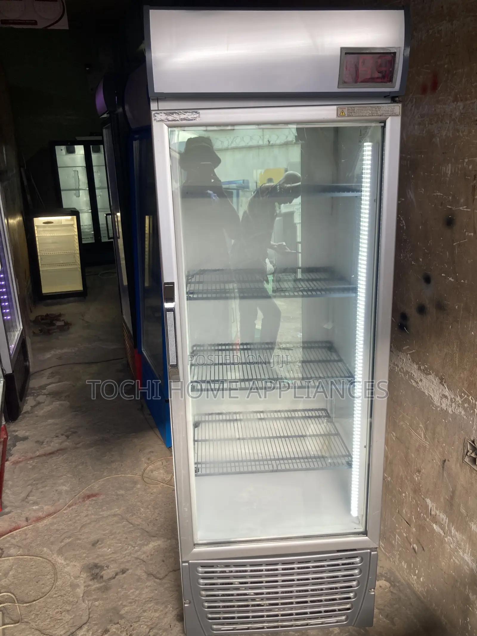 Neat Standing Display Chiller
