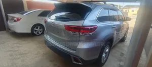 Toyota Highlander Limited 4x4 V6 (3.5L 6cyl 8A) 2018 Gray
