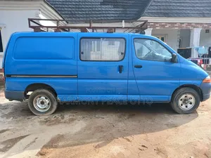 Toyota HiAce 2005 Blue