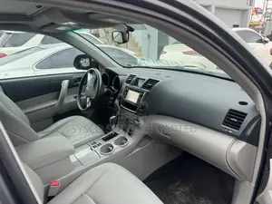 Toyota Highlander Limited 3.5L 2WD 2013 Gray