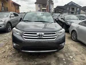 Toyota Highlander Limited 3.5L 2WD 2013 Gray