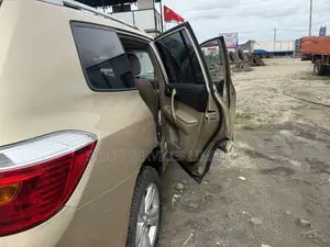 Toyota Highlander Limited 2010 Gold