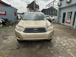 Toyota Highlander Limited 2010 Gold