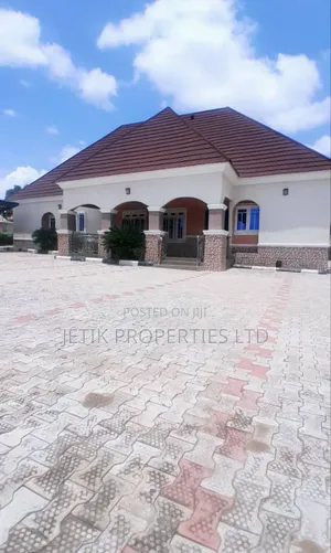 5bdrm Bungalow in Nyon, Makurdi for sale