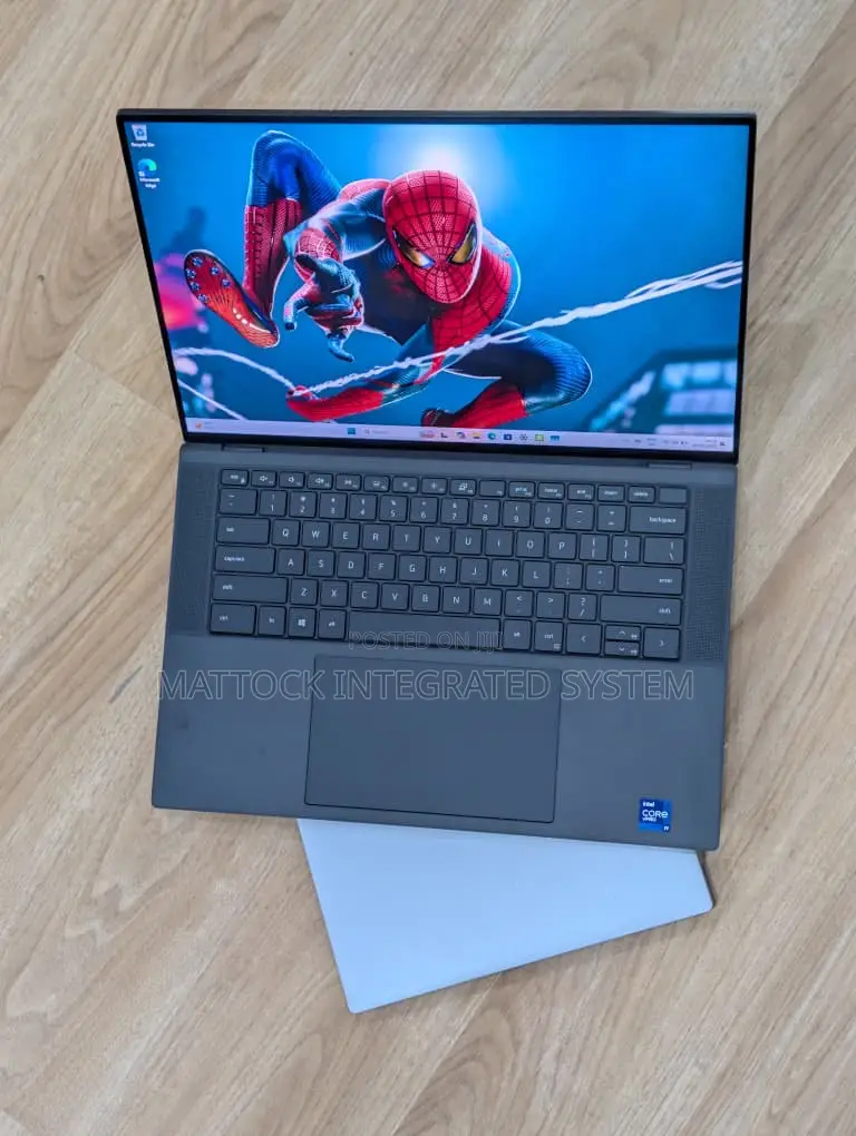 Laptop Dell Precision 5560 32GB Intel Core i9 SSD 1T