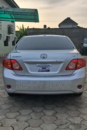 Toyota Corolla LE 4dr Sedan (1.8L 4cyl 4A) 2010 Silver