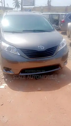 Toyota Sienna 2012 Black