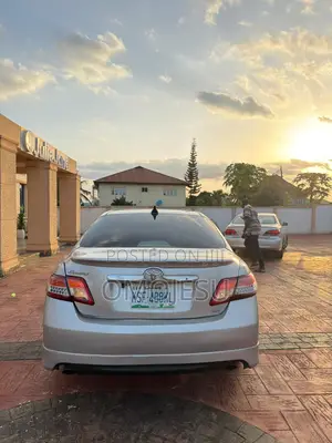 Toyota Camry SE V6 4dr Sedan (3.5L 6cyl 6AM) 2009 Silver