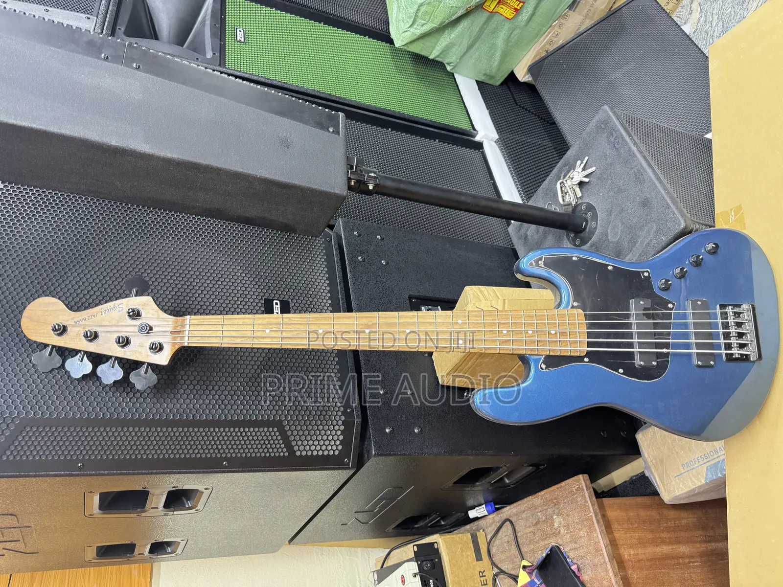 Squier by Fender 5 Strings Bass Jazz Guitar