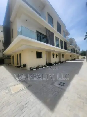 5bdrm Duplex in Parkview Estate for sale