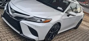 Toyota Camry XSE FWD (2.5L 4cyl 8AM) 2018 White
