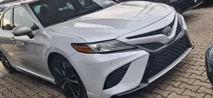 Toyota Camry XSE FWD (2.5L 4cyl 8AM) 2018 White