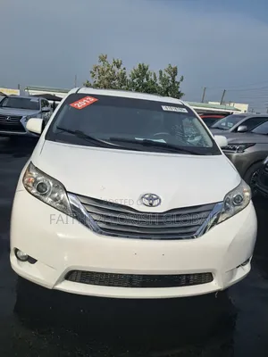Toyota Sienna XLE AWD 7-Passenger 2013 White