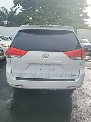 Toyota Sienna XLE AWD 7-Passenger 2013 White