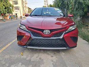 Toyota Camry XSE FWD (2.5L 4cyl 8AM) 2018 Red
