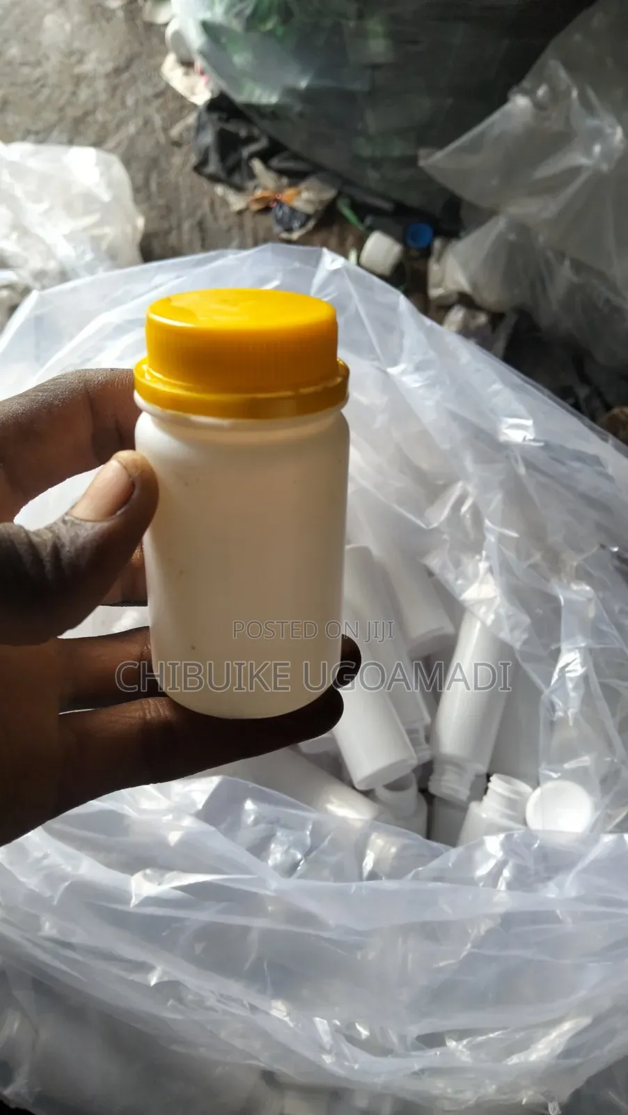 Vitamin C Container