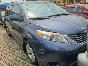 Toyota Sienna LE 8-Passenger 4dr Minivan (3.5L 6cyl 6A) 2014 Blue