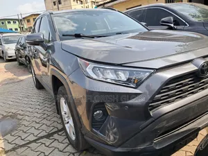 Toyota RAV4 XLE 2022 Gray