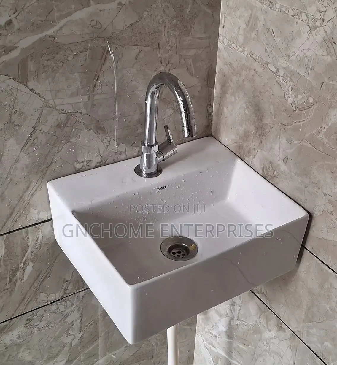 Smallest Hanging Basin White