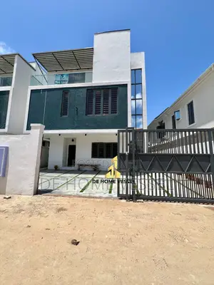 4bdrm Duplex in Ologolo for sale