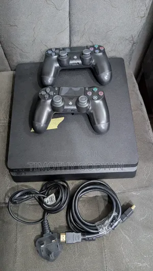 Uk Used Ps4 Slim With Games and 2 Pads.