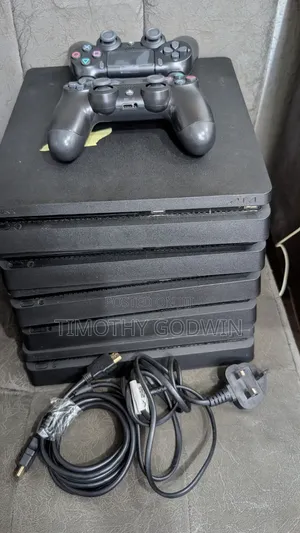 Uk Used Ps4 Slim With Games Installed and 2 Pads.