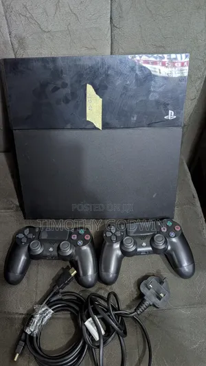 Uk Used Ps4 Fat With Games and 2 Pads.