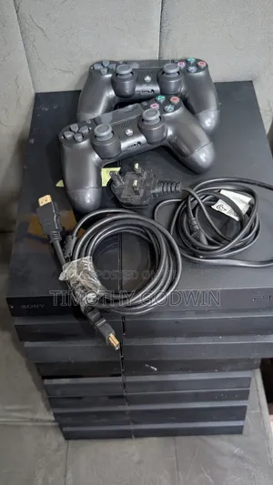 Foreign Used Ps4 Fat With Games and 2 Pads