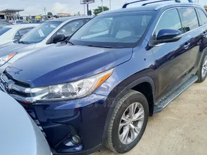 Toyota Highlander XLE 4dr SUV AWD (3.5L 6cyl 6A) 2015 Blue