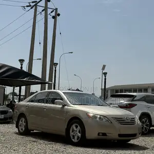 Toyota Camry XLE V6 4dr Sedan (3.5L 6cyl 6AM) 2007 Gold