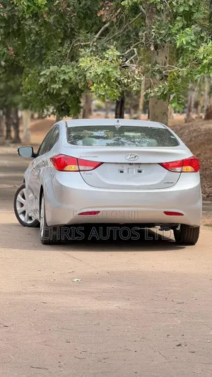 Hyundai Elantra Limited Sedan FWD (1.8L 4cyl 6A) 2013 Silver