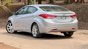 Hyundai Elantra Limited Sedan FWD (1.8L 4cyl 6A) 2013 Silver