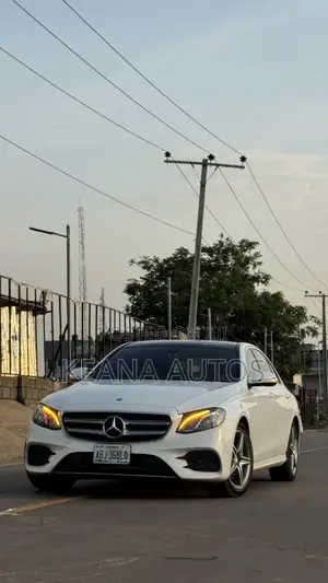 Mercedes-Benz E300 4Matic AWD Sedan (2.0L 4cyl 9A) 2017 White