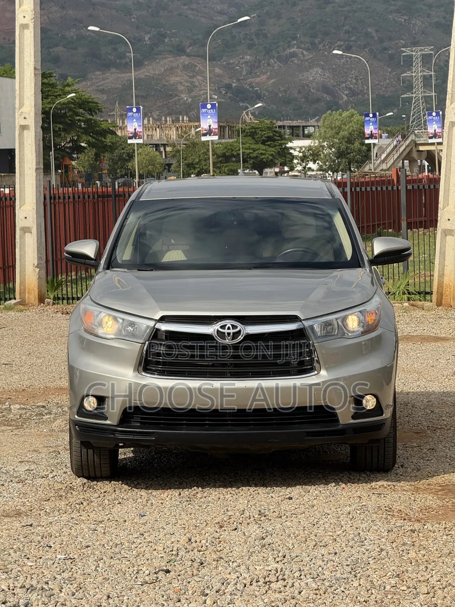Toyota Highlander LE Plus 4dr SUV AWD (3.5L 6cyl 6A) 2015 Gold