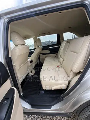 Toyota Highlander LE Plus 4dr SUV AWD (3.5L 6cyl 6A) 2015 Gold