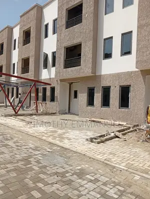 4bdrm Duplex in Gaduwa for sale