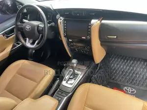 Toyota Fortuner 4.0 AWD 2023 Black