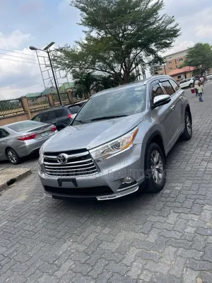 Toyota Highlander XLE 4dr SUV (3.5L 6cyl 6A) 2014 Silver