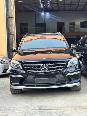Mercedes-Benz M Class ML63 AMG 4dr SUV AWD (5.5L 8cyl Turbo 7A) 2014