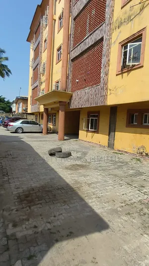 3bdrm House in Airport Road / Oshodi for sale